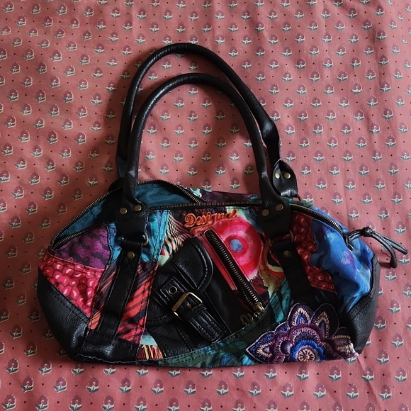 Shoulder Bag - Picture 5 of 7